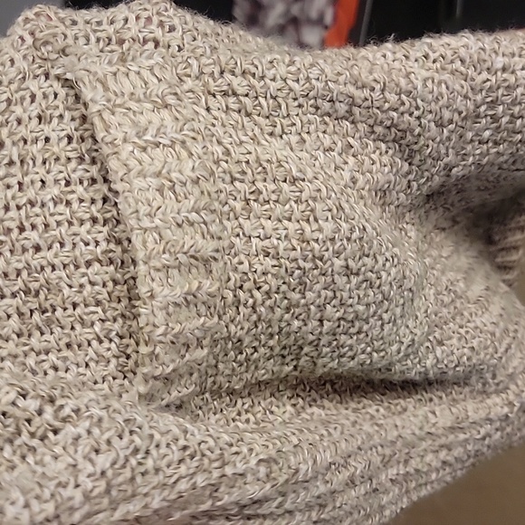 Like New, Knitted Fleece Cardigan - Picture 4 of 5